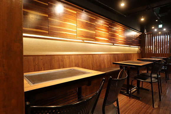 全席に鉄板あります！最大35名様まで可能！